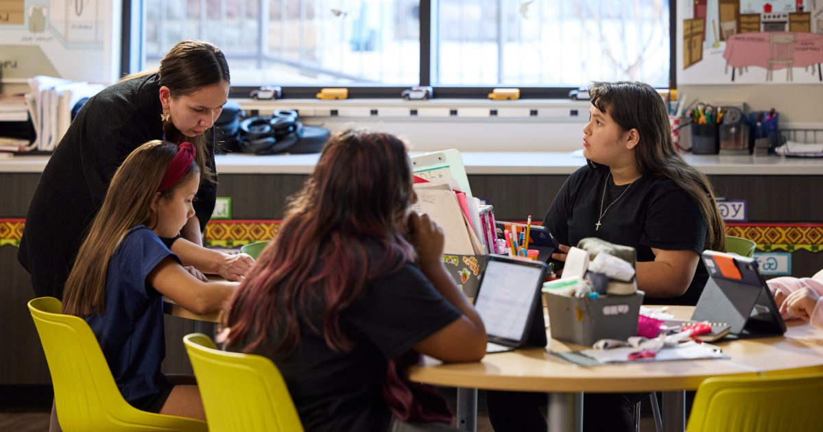 Apple-Cherokee-Nation-education-partnership-Erlinda-Soap-5th-grade-classroom-lp.jpg.og_.jpg